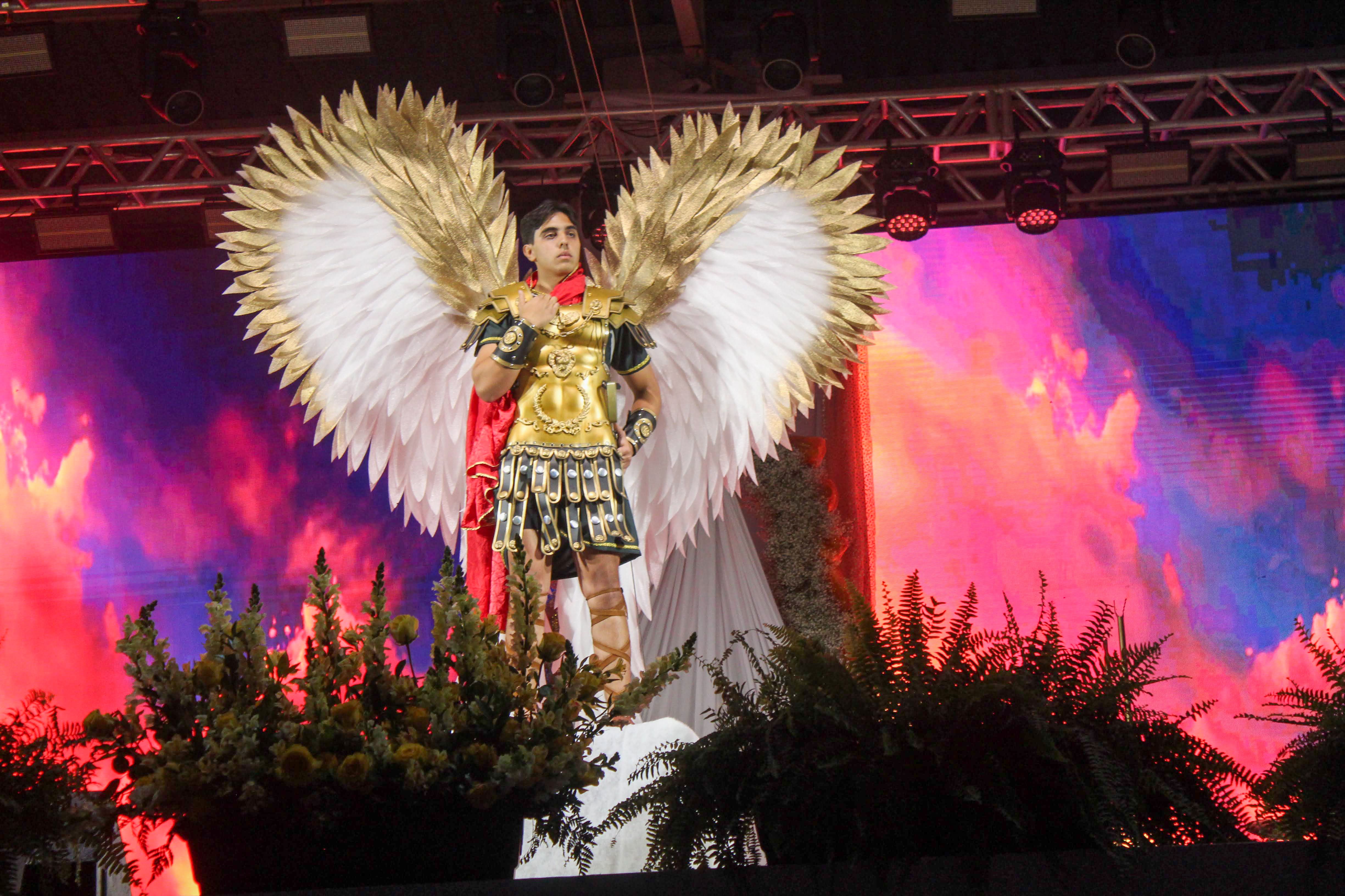 Coroação de Nossa Senhora da Abadia emociona romeiros e encerra festa com espetáculo de fé e história