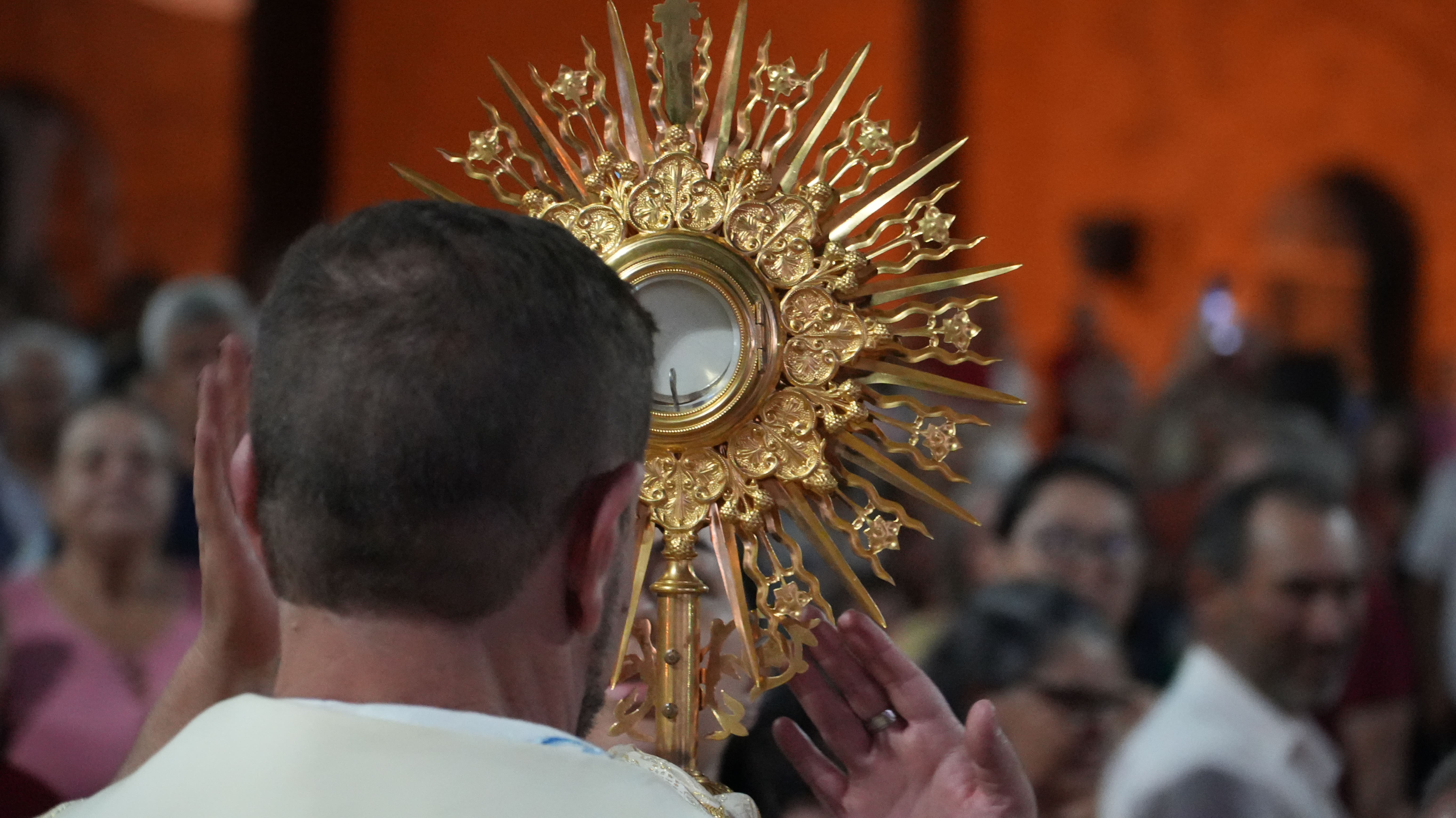 FESTA POR OCASIÃO DA ELEVAÇÃO DO SANTUÁRIO À BASILICA - Missa e Adoração 18/11/2023